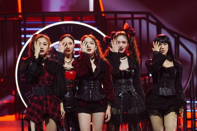  差点|宁静大霸气！当面质疑《乘风破浪的姐姐》亲友团规则，差点罢演了