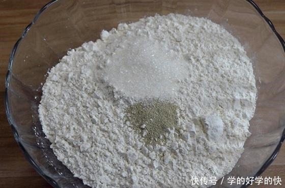 甜腻|一款不用揉面的发面糕,香甜松软不甜腻,营养好吃耐饿性还很强