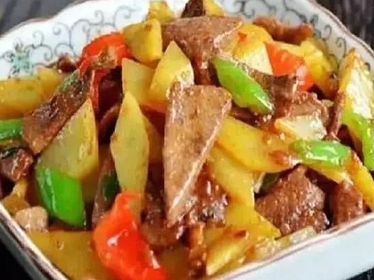  滋补|四菜两汤，肉质酥嫩，汤汁醇厚，营养美味又滋补，常吃益智强体质