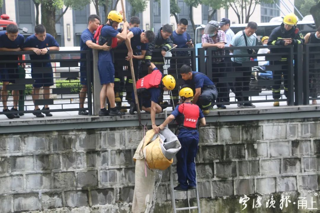  宁波|宁波大卿桥附近河里漂着一个婴儿？公安、消防等20多人施救，结果…