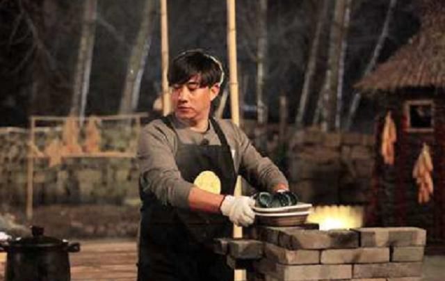  不录|黄磊厨房连轴转，37度高温生炉做饭，妻子孙莉心疼落泪：咱不录了