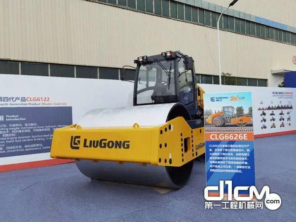 新品|“七剑下天山”丨柳工路机七款新品燃爆20周年庆典现场