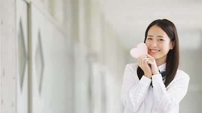 自作自受|她拼死生下双胞胎，男友却说她是个骗子：自作自受