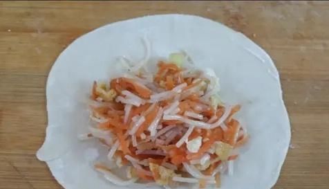  看着|面粉不要再做馒头了，教你新吃法，晶莹剔透有营养，看着就想吃