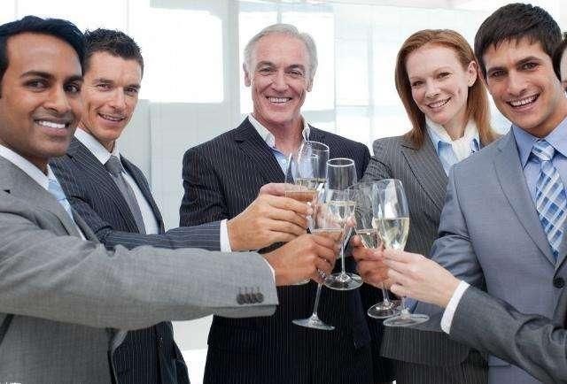 主管领导|向公司老板敬酒不知说啥?这三点教给你,老板不重用你都难