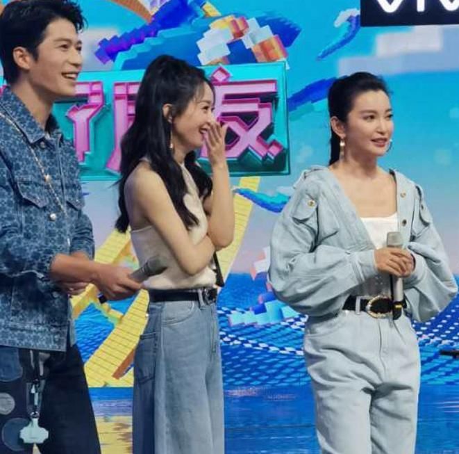  王一博|《快乐大本营》最新路透，赵丽颖王一博全程避嫌无互动，金子涵瘦了太多