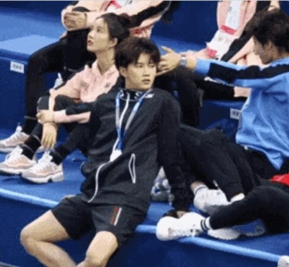  刘些宁|陆思恒参加综艺被吐槽，看到他的小动作，别忘了你的身份