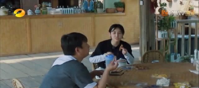  真的|周迅吃2碗饭不怕胖，宋威龙助薇娅卖水果，半小时卖570万元真的吗