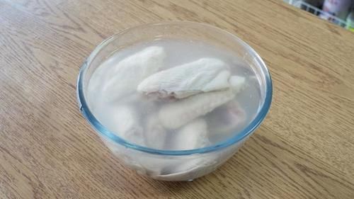 晚饭|晚饭3菜1汤，依然是家常的食材简单的做法，一家人吃得特别满足