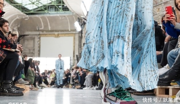  男装|时尚冷知识：男装周登场了，但为什么里面会也有女装？