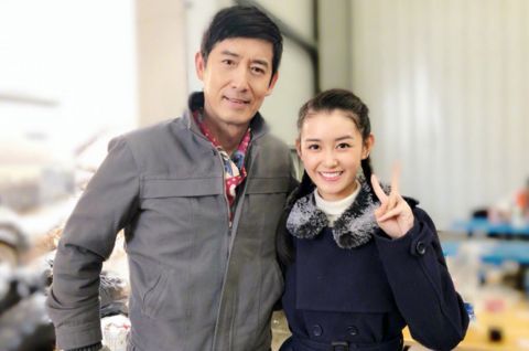  脱妆|蒋依依真实颜值什么样？当她节目下水脱妆时，状态太过真实