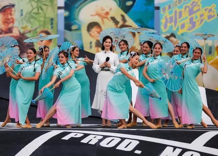 首映礼|“千岛湖的美很难复制”,徐峥带着主演们回拍摄地千岛湖参加《我和我的家乡》首映礼