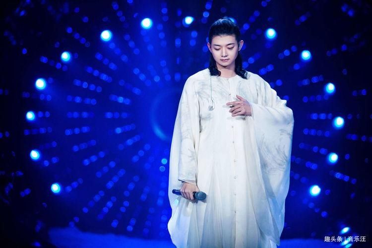  同台|《新手驾到》官宣阵容，歌坛两大新生代齐聚，周深、霍尊终于同台