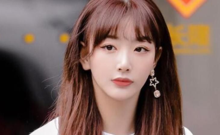 却是|同时期出道,8年后一个是导师,一个却是学员,脸上表情太真实