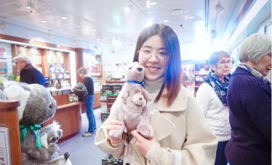  幸运|被支付宝“砸中”1亿的女孩，“挥霍”一年，自费20万刷爆信用卡