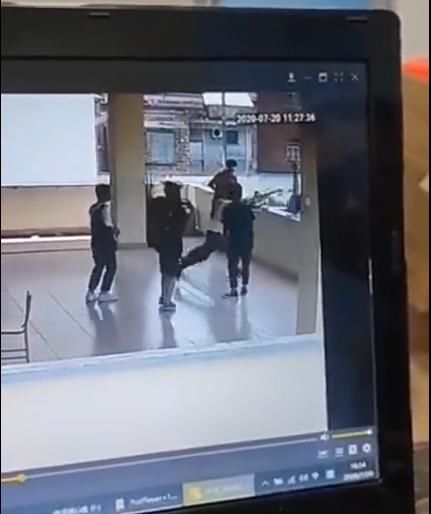  居然|篮球小伙突然坠楼，居然是Ta惹的祸，很多球友都爱做这事