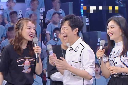  节目|何炅在节目中cue吴昕，却在前边加了个头衔，混到现在终于被宠爱了