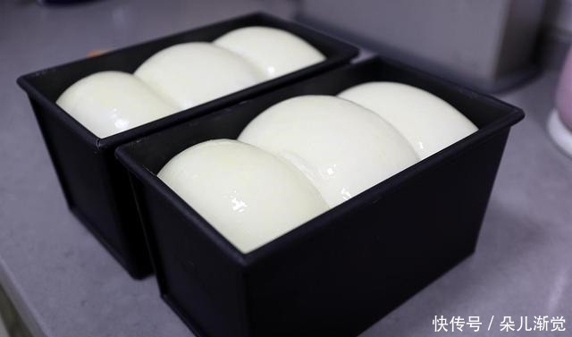 吐司|做两个超柔软的吐司,低糖少油,手撕切片都特棒,方子值得收藏