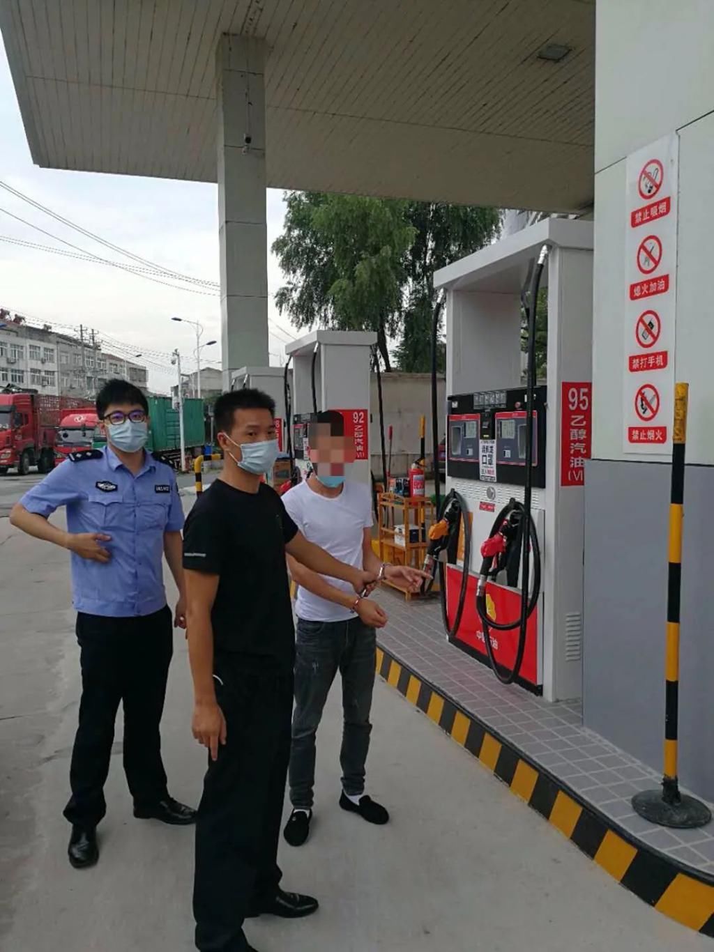  正要|民警：正要找你呢，没想到你自己来了