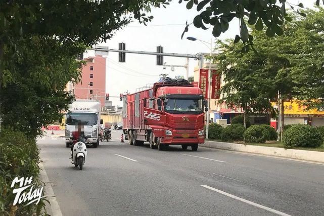  动车|这路口发生一起交通事故，造成一人死亡！