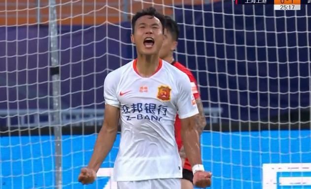  颜骏|中超神剧情！悍将3分钟前被铲飞，再登场就破门，颜骏凌怒斥队友