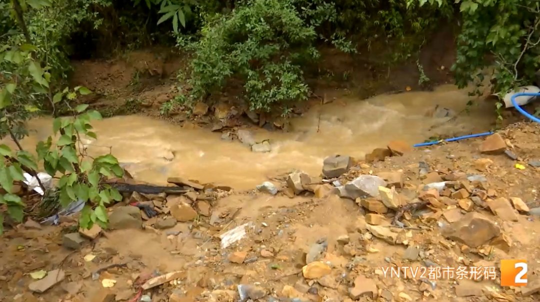 商户|淹水深度近2米!商户损失高达百万!昭宗路积水严重,天灾还是人祸?记者一探究竟