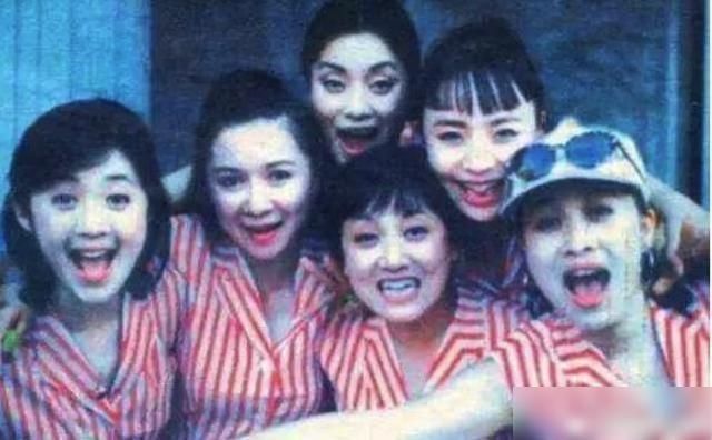  照片|蔡明年轻的时候是“班花”？看完照片后，当年我们错过了什么？