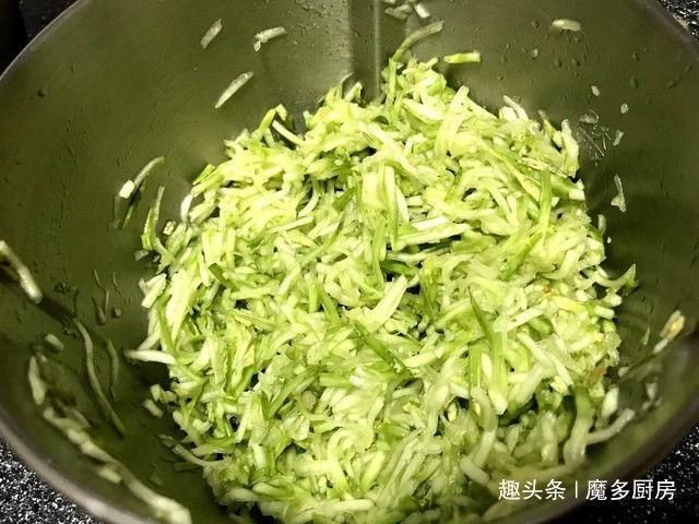  虾仁|30个饺子3个人没吃完，北方的饺子薄皮大馅味道鲜，每周都要做