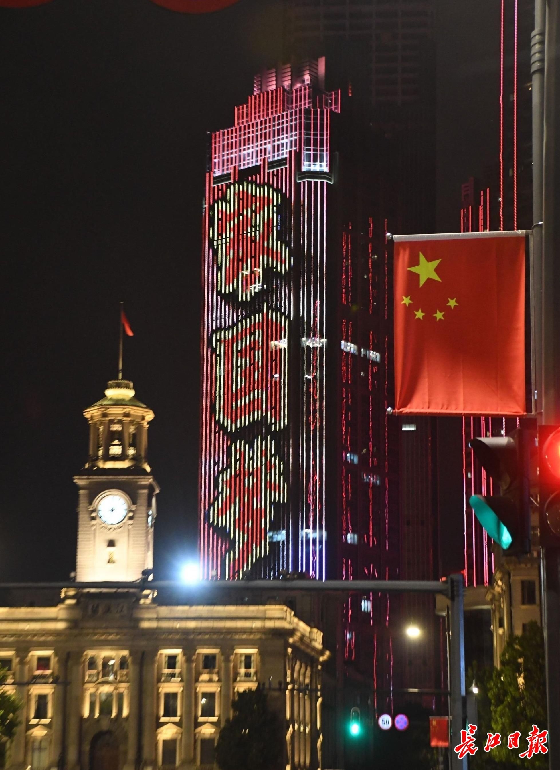 震撼|全城点亮!武汉流光溢彩向她表白,场面震撼