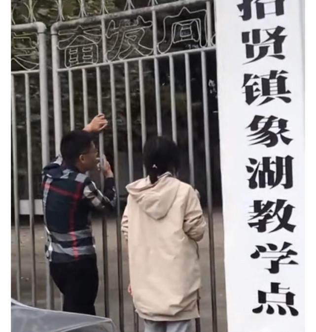 传递|老师为贫困女孩配近视眼镜，让爱传递，让感恩永存心间