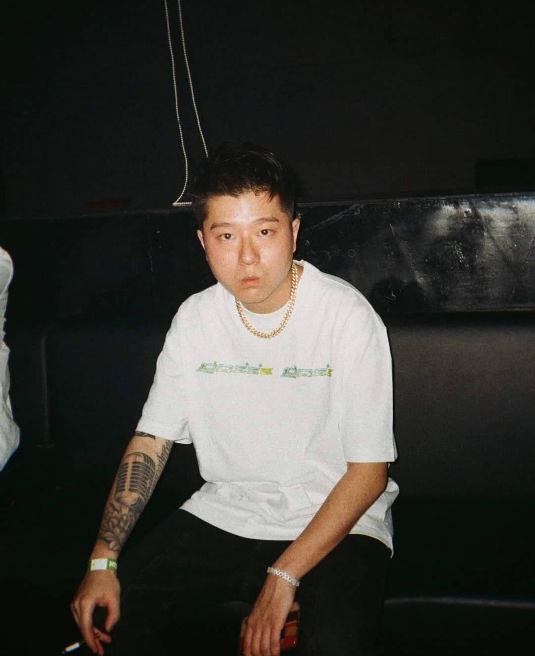 微博|王以太演出被香槟喷满脸,半个嘻哈圈为他道不平!香槟男:下一个目标GAI!
