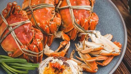 下锅|蒸螃蟹，热水下锅还是冷水下锅好？牢记这三点，螃蟹鲜嫩不掉腿！