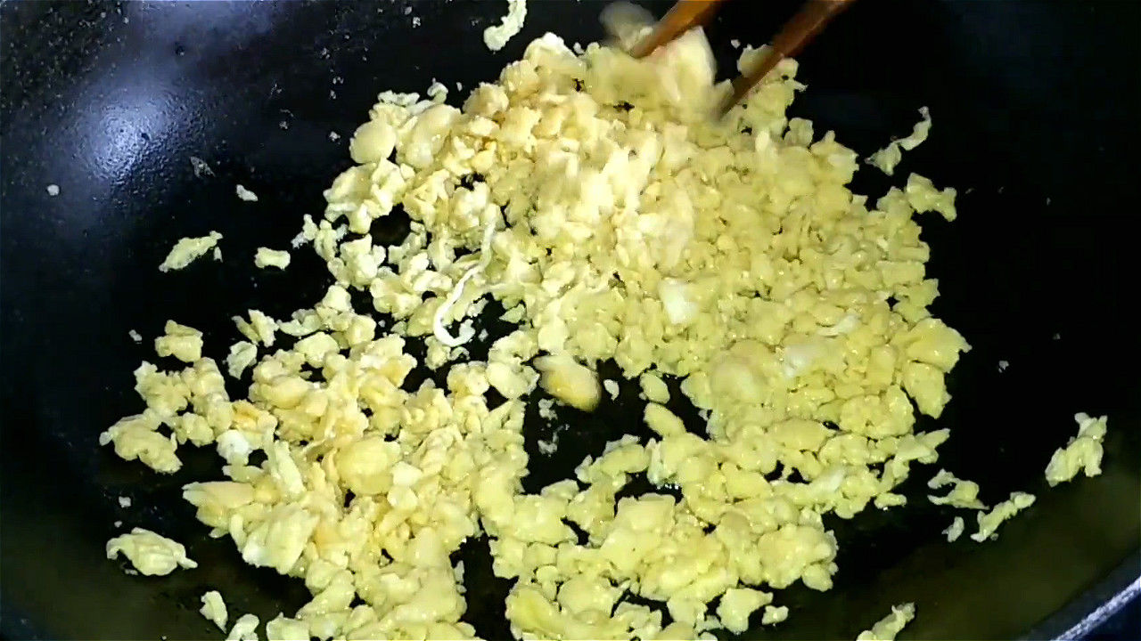 做成|入秋后,多吃点西葫芦,做成馅饼真香,做法简单,出锅皮软馅香