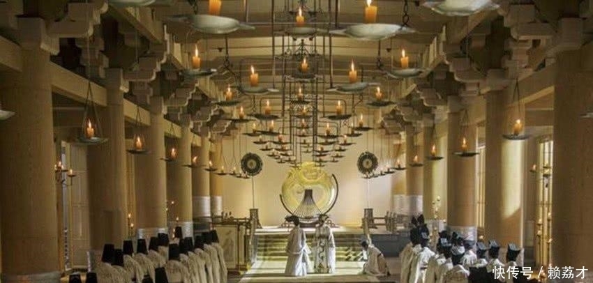 身上|此人身上长有特殊纹路, 皇帝觉得太像一个箭靶, 非要练习射箭