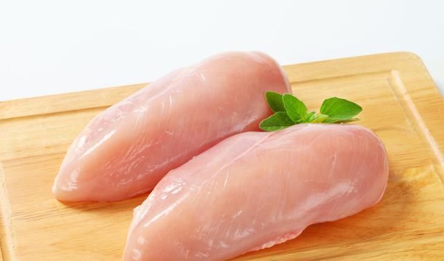  鸡胸肉|家常凉拌鸡丝的做法，这样做香辣开胃又解馋，方法超简单