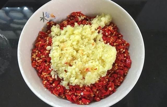  剁椒|剁辣椒学我这样做，配方比例全都告诉你，香辣美味，放许久都不坏