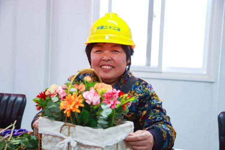 花开心田致敬劳动最美 “劳动最美”五一专场活动走进滨州市全民健康文化中心项目所在地