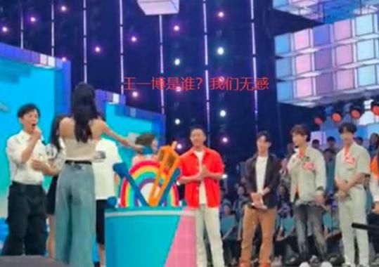  杜华|《快本》赵丽颖与杜华开怼，称不认识王一博，《有翡》男女主同框