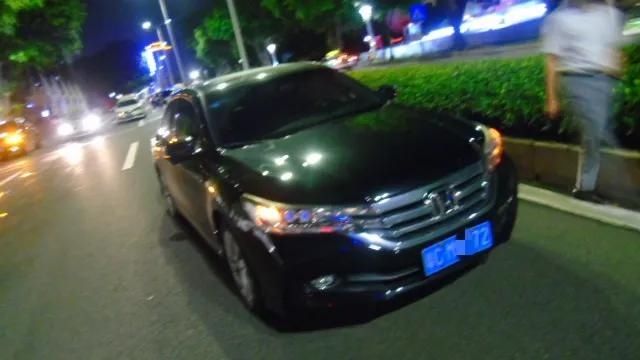 车车|21岁小伙开888号兰博基尼横跨三车道掉头，连撞两车车损50万！