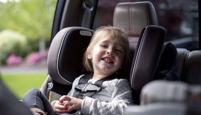  宝宝|超30度高温 妈妈看演出1岁宝宝被锁车内 心大还是真不懂？