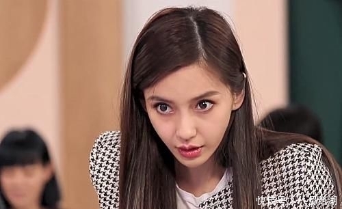 baby|baby有多瘦?看到她站在鸡蛋上的样子,手里的鸡腿不香了