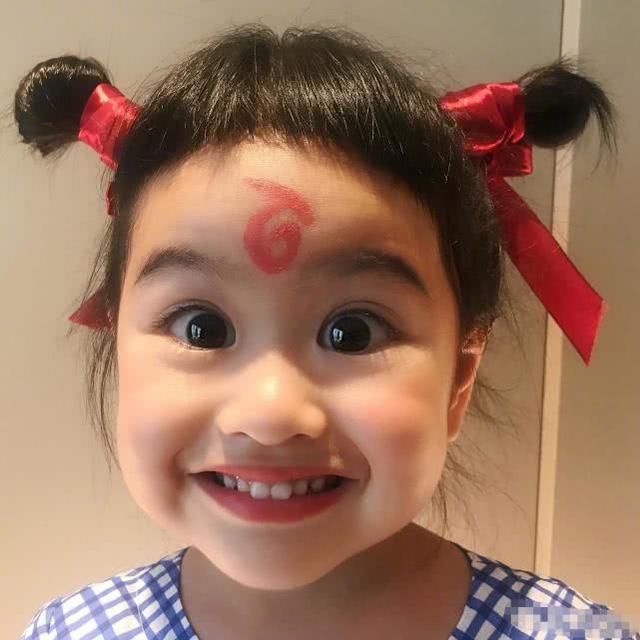 贝尔|包贝尔怒打2岁女儿上热搜，竟然有网友表示打得好