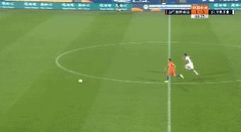  挥拳|2-0，又是他，狂奔50米定胜局！李霄鹏雨中挥拳大吼，鲁能稳居前4