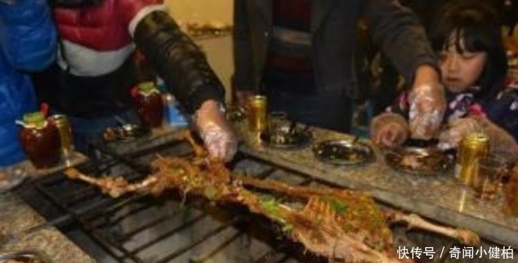 羊肉|男子去吃烤全羊,吃前只有40斤,结账却成48斤……