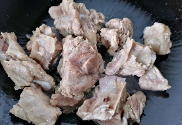 绝配|炖排骨别总放土豆,它才是“绝配”,味道鲜美又补水,秋季别错过