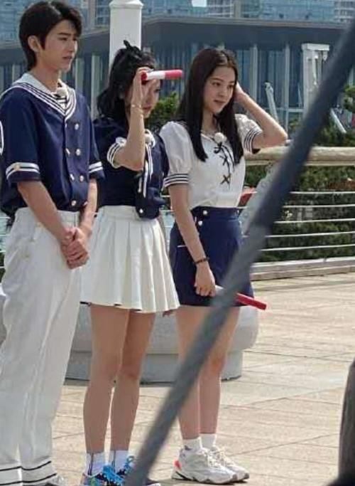  迎来|跑男收官遗憾没能等来老MC，却迎来两位长腿小美女，直接让蔡徐坤原地害羞