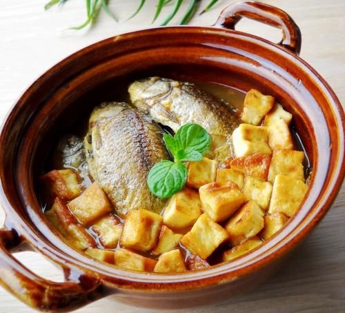  优质的鲫鱼|这种鱼5块钱一斤却没人要，其实营养非常丰富，炖一炖香极了