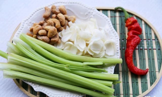  错过|秋天，饮食要以清淡养生为主，这道菜健康又鲜香，大家不要错过