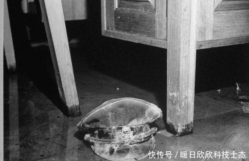 发霉|希特勒最后藏身的地堡的真实景象,军帽已发霉,墙上有日本旗