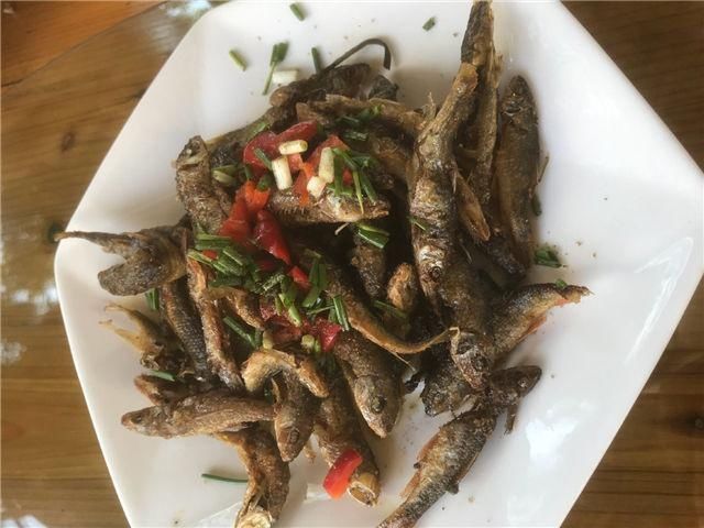  庆祝|表弟考上心仪大学，二叔特意做一桌农家菜庆祝，一大家人吃嗨了！